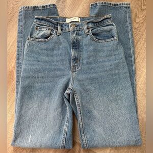 Women’s Abercrombie & Fitch 90’s Straight Ultra High Rise Jeans - Size 25/0 Long